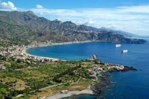 stanza vista mare, Giardini Naxos